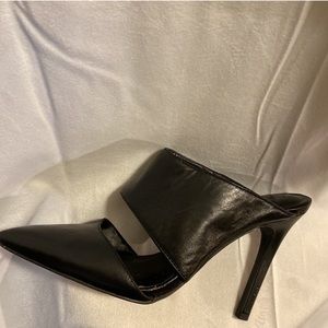 H HALSTON Rare Leather Mule Heels size 9 black slip on mule